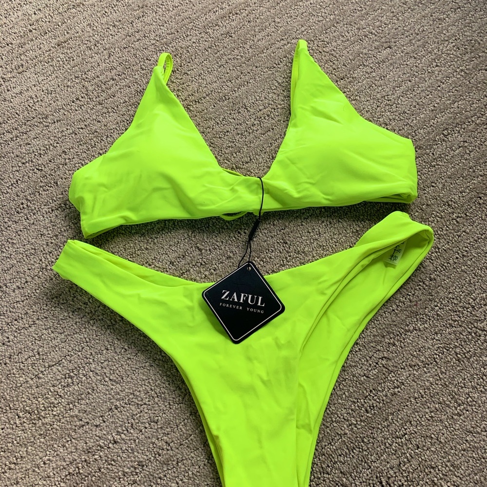 NWT NEON YELLOW TRIANGLE BIKINI SET
